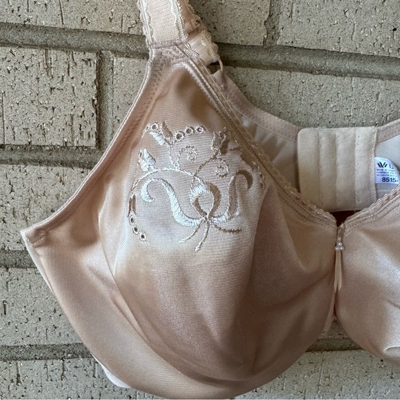 Wacoal Sand Slimline Seamless Minimizer Bra | Embroidered 40D | Nude | 85154 - Picture 4 of 9